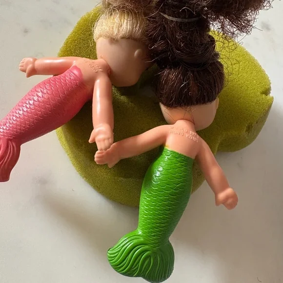 1979 Sea Wees Doll Set with Pink and Green Tails - Picture 4 of 7